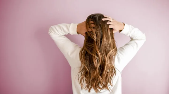 Queda de Cabelo Feminino: Causas, Diagnóstico e os Melhores Tratamentos em 2026